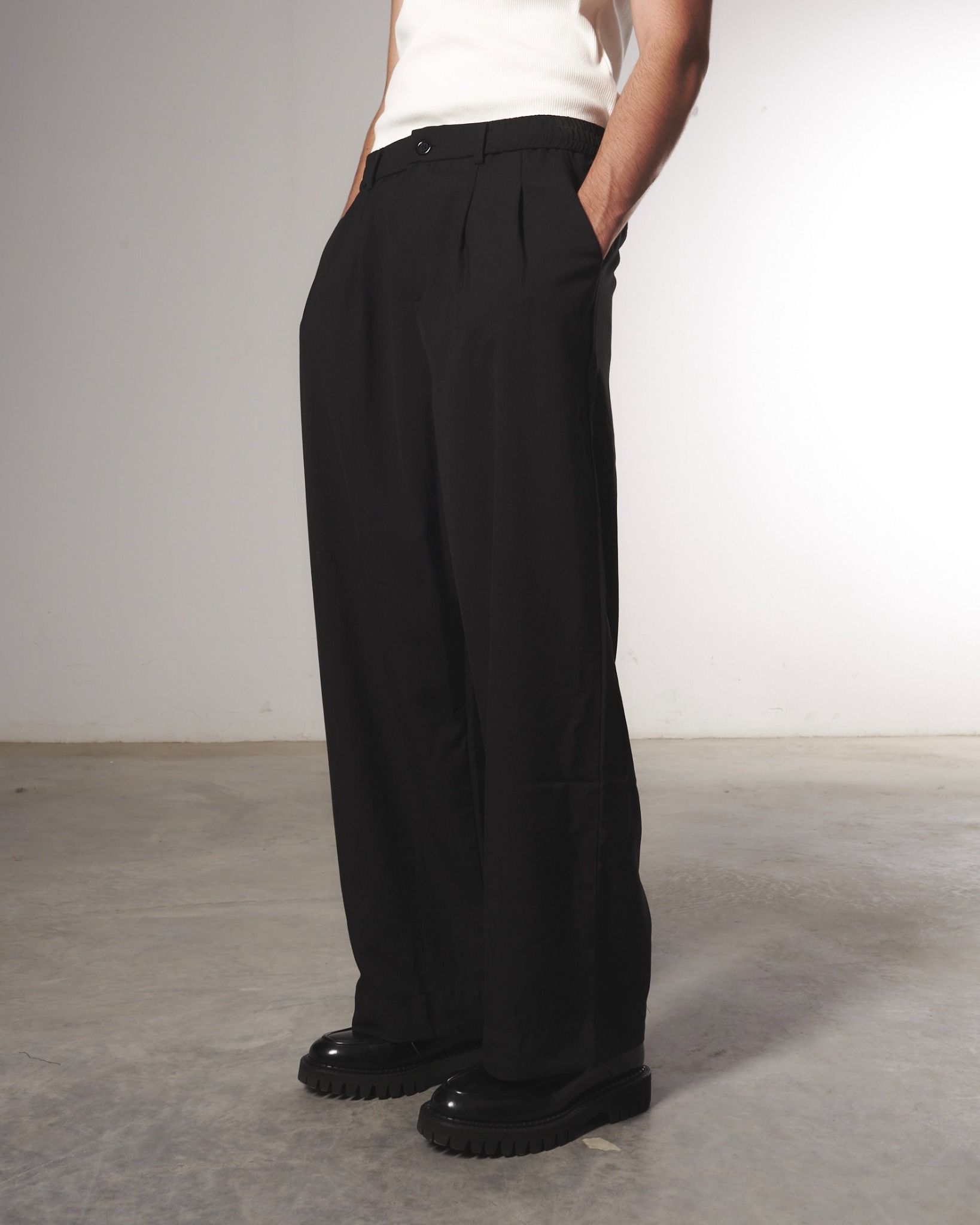 PLEATED COTTON WIDE-LEG TROUSERS