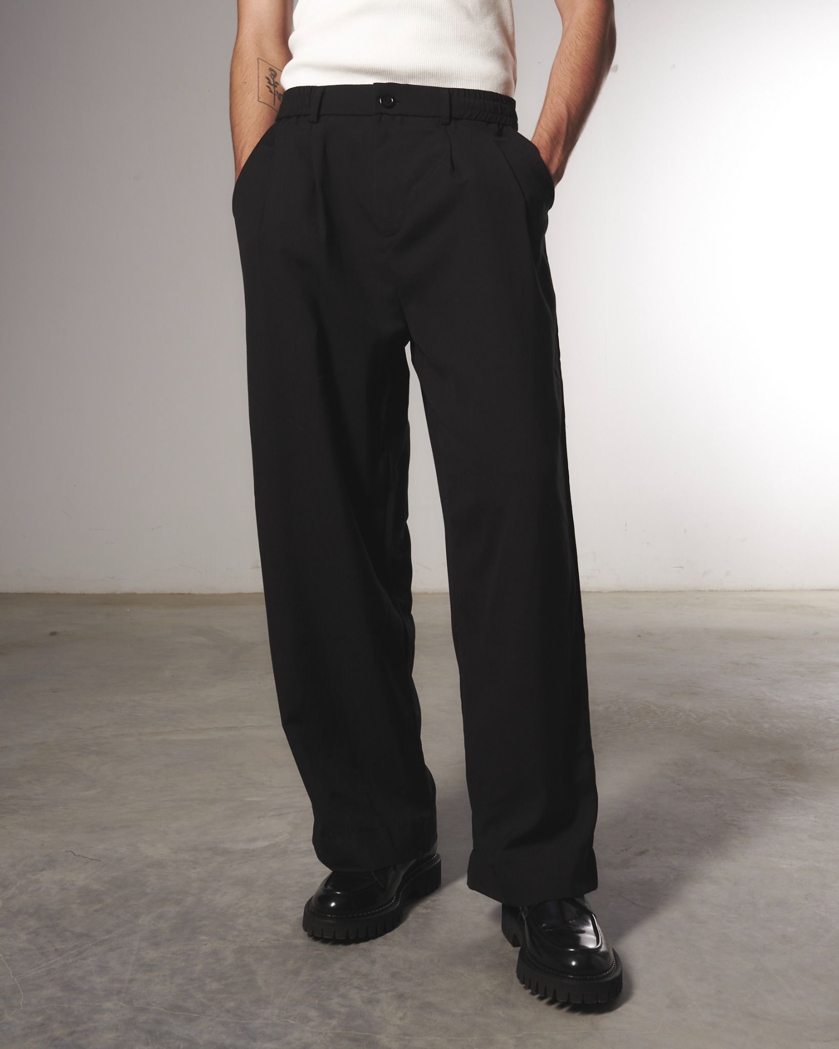 PLEATED COTTON WIDE-LEG TROUSERS